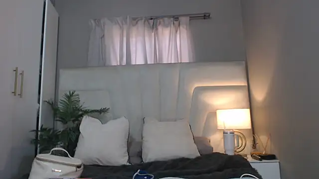 naughtyblackdolie online show from July 11, 2026, 7:22 am