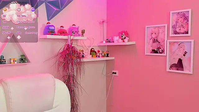 Hanna  Becker  online show from February 16, 2026, 9:33 pm