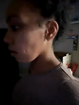 juicyyy323 online show from November 21, 2025, 2:54 am