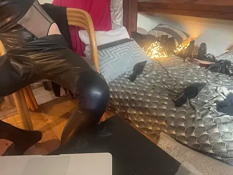 alexheels boots online show from April 12, 2026, 1:27 pm