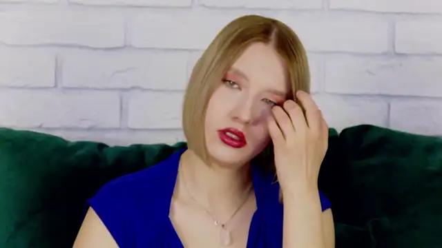 LiliLinn online show from February 24, 2025, 5:11 am