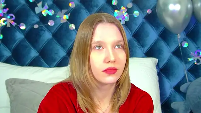 LiliLinn online show from March 16, 2026, 6:06 am