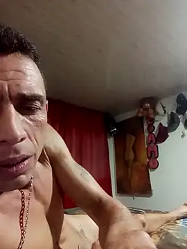 luiseduardomarta online show from November 18, 2025, 4:06 am