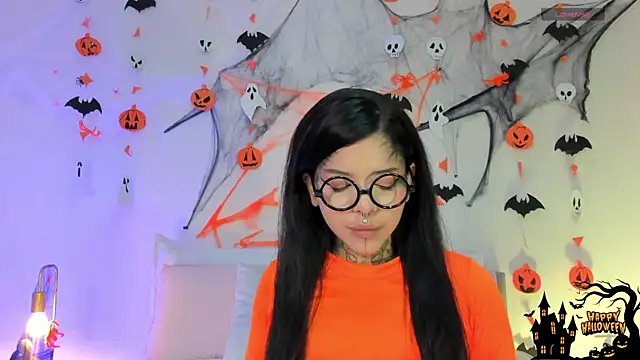 NinaInk online show from October 28, 2025, 11:36 am