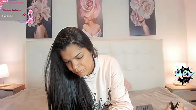 Sweetdreamses  online show from January 19, 2025, 12:28 pm