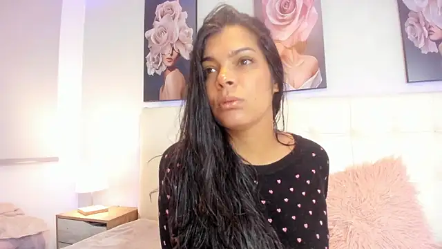 Sweetdreamses  online show from February 4, 2025, 12:22 pm