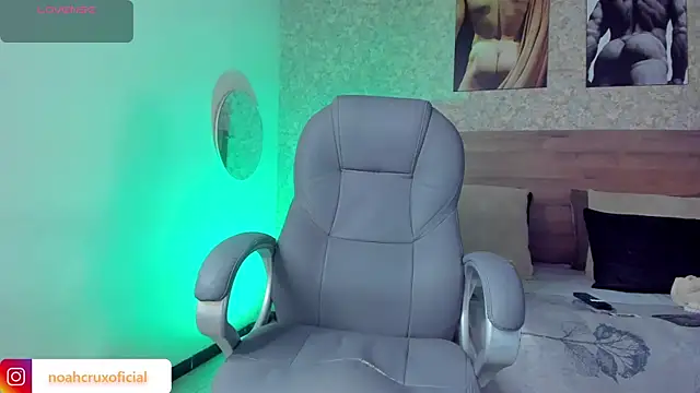 noah crux online show from October 14, 2025, 8:20 pm