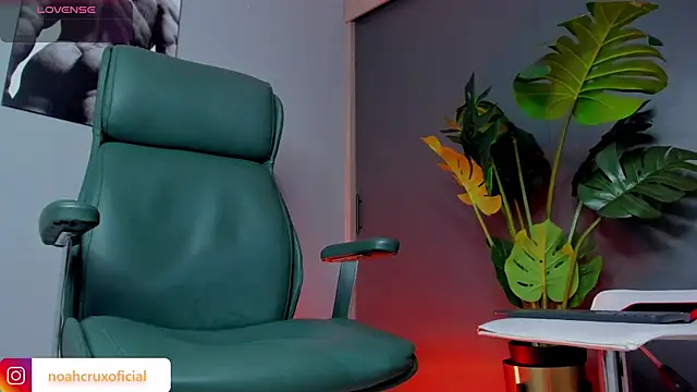 noah crux online show from April 15, 2026, 10:32 pm