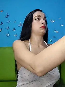 Snapshot of evelyn_prince1 chatting on May 5, 2026, 2:30 am evelyn prince1 online show from May 5, 2026, 2:30 am