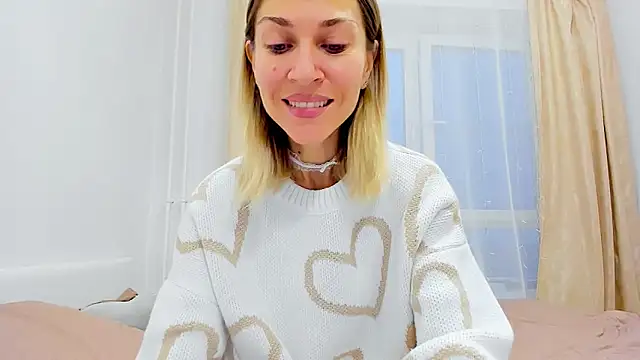 Snapshot of Mona_Cruz chatting on December 4, 2024, 5:16 am Mona Cruz online show from December 4, 2024, 5:16 am