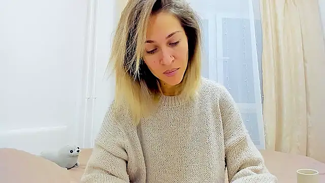 Snapshot of Mona_Cruz chatting on December 9, 2024, 5:07 am Mona Cruz online show from December 9, 2024, 5:07 am