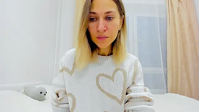 Snapshot of Mona_Cruz chatting on December 11, 2024, 5:10 am Mona Cruz online show from December 11, 2024, 5:10 am