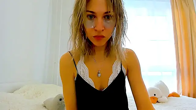 Snapshot of Mona_Cruz chatting on February 19, 2025, 6:00 am Mona Cruz online show from February 19, 2025, 6:00 am