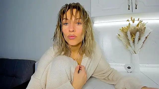 Snapshot of Mona_Cruz chatting on February 20, 2025, 9:09 pm Mona Cruz online show from February 20, 2025, 9:09 pm