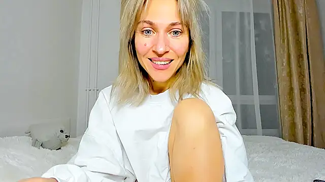 Snapshot of Mona_Cruz chatting on February 22, 2025, 8:09 pm Mona Cruz online show from February 22, 2025, 8:09 pm