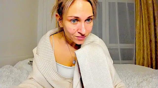 Snapshot of Mona_Cruz chatting on March 17, 2025, 9:45 pm Mona Cruz online show from March 17, 2025, 9:45 pm