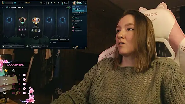 MoonlishSiren online show from December 15, 2025, 5:06 pm