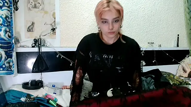 Sophie Bell online show from June 7, 2026, 10:24 pm
