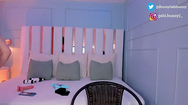 gabi bunny online show from October 30, 2025, 5:24 pm