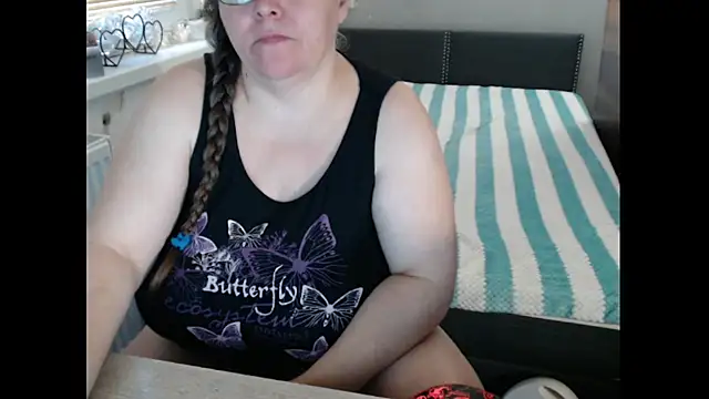 Snapshot of Sweetboobs chatting on November 29, 2025, 11:02 am Sweetboobs online show from November 29, 2025, 11:02 am