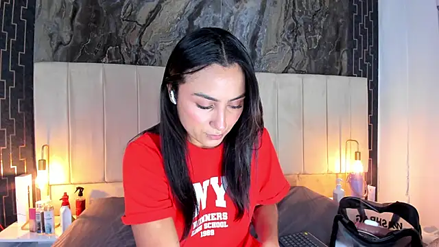 lia sofiia online show from December 5, 2025, 9:29 am