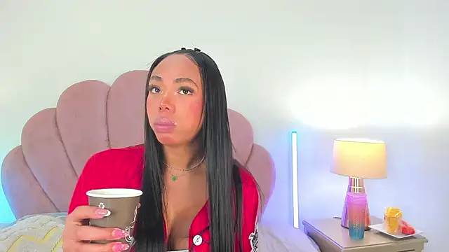 Nicole Paradise online show from December 18, 2025, 12:44 pm