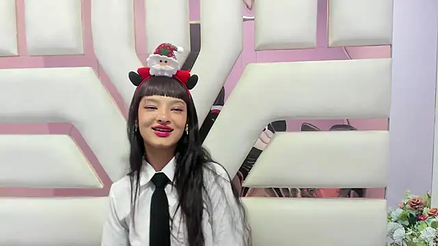 Snapshot of Aurora_18 chatting on December 12, 2024, 5:48 pm Aurora 18 online show from December 12, 2024, 5:48 pm