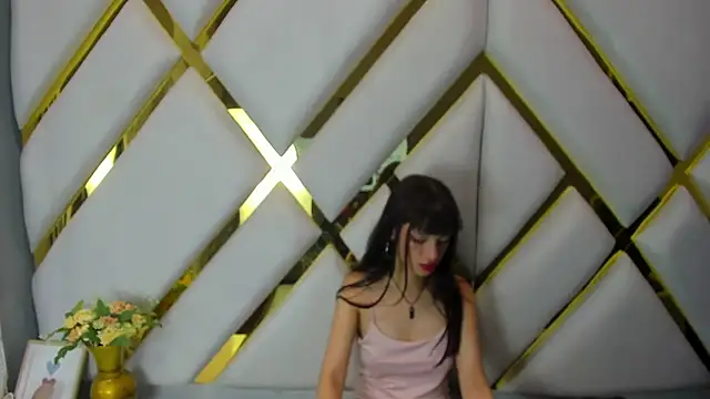 Snapshot of Aurora_18 chatting on December 19, 2024, 5:40 pm Aurora 18 online show from December 19, 2024, 5:40 pm