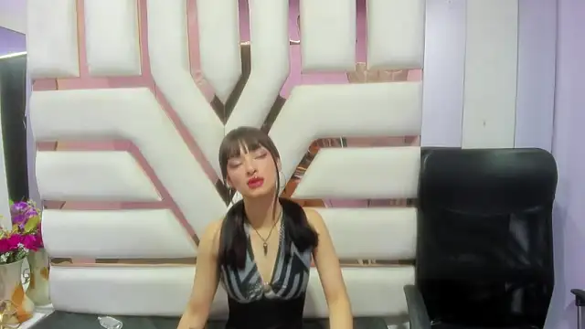 Snapshot of Aurora_18 chatting on January 17, 2025, 11:29 pm Aurora 18 online show from January 17, 2025, 11:29 pm