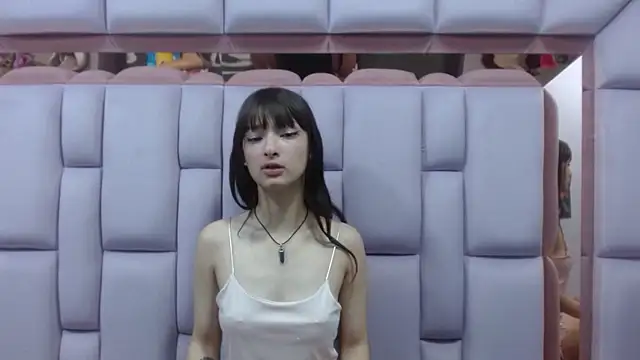 Snapshot of Aurora_18 chatting on February 1, 2025, 9:29 pm Aurora 18 online show from February 1, 2025, 9:29 pm