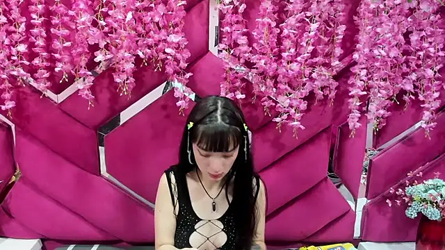 Snapshot of Aurora_18 chatting on February 10, 2025, 9:15 pm Aurora 18 online show from February 10, 2025, 9:15 pm