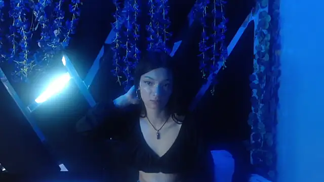 Snapshot of Aurora_18 chatting on September 18, 2025, 2:19 pm Aurora 18 online show from September 18, 2025, 2:19 pm