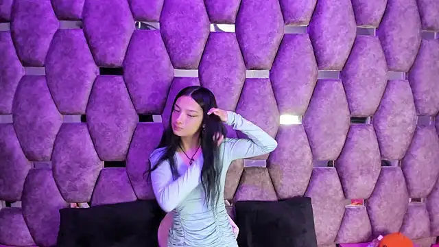 Snapshot of Aurora_18 chatting on October 6, 2025, 2:25 pm Aurora 18 online show from October 6, 2025, 2:25 pm