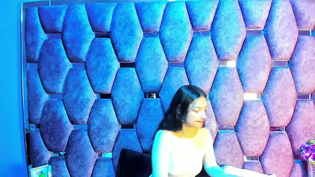 Snapshot of Aurora_18 chatting on October 10, 2025, 2:16 pm Aurora 18 online show from October 10, 2025, 2:16 pm