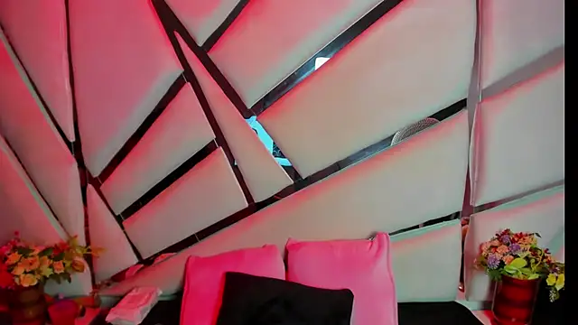 Snapshot of Aurora_18 chatting on October 11, 2025, 2:37 pm Aurora 18 online show from October 11, 2025, 2:37 pm