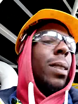 Snapshot of blackman933z chatting on October 27, 2025, 12:42 pm blackman933z online show from October 27, 2025, 12:42 pm