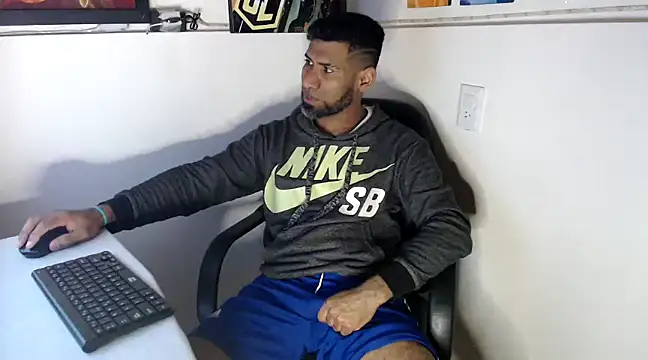 Enriblack92 online show from December 3, 2024, 8:28 pm