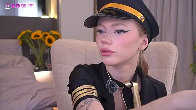 LexieLoree online show from July 6, 2026, 3:03 am