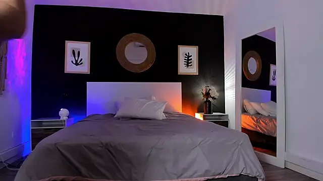 Snapshot of VioletPaket chatting on September 26, 2025, 11:47 am VioletPaket online show from September 26, 2025, 11:47 am