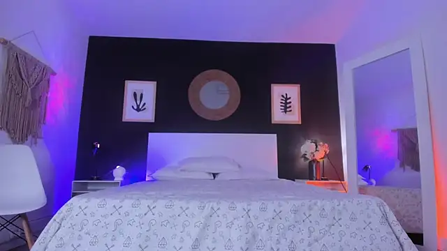 Snapshot of VioletPaket chatting on October 28, 2025, 11:36 am VioletPaket online show from October 28, 2025, 11:36 am