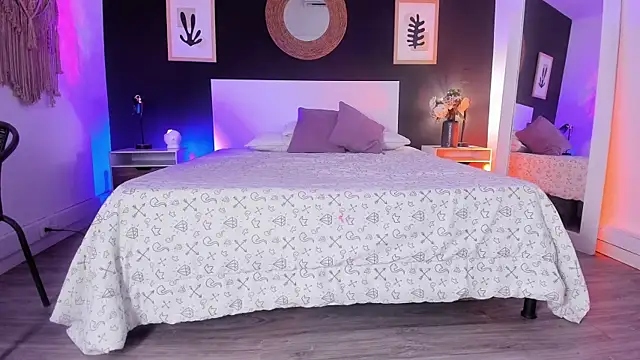 Snapshot of VioletPaket chatting on November 14, 2025, 11:53 am VioletPaket online show from November 14, 2025, 11:53 am