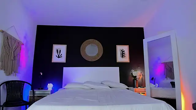 Snapshot of VioletPaket chatting on November 30, 2025, 1:37 pm VioletPaket online show from November 30, 2025, 1:37 pm