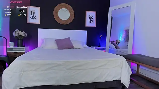 VioletPaket online show from February 19, 2026, 12:12 pm