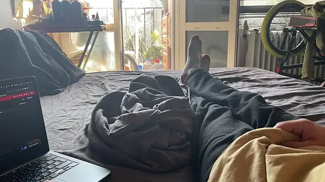 Snapshot of kameray12 chatting on March 1, 2025, 8:45 am kameray12 online show from March 1, 2025, 8:45 am