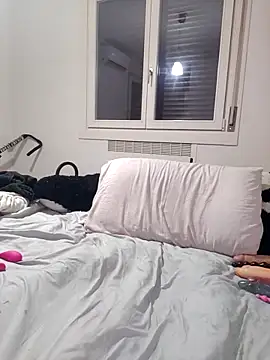 Miachan LaGattinaVogliosa online show from November 20, 2025, 2:06 pm