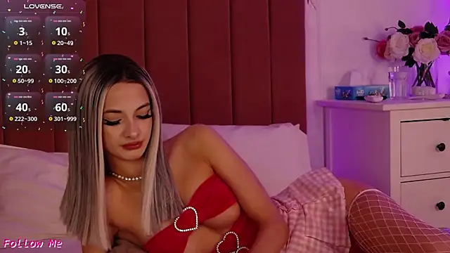 PinkySparks online show from February 25, 2026, 7:01 pm