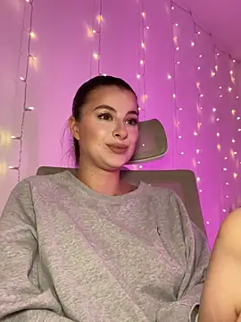 Mia-Minou online show from October 24, 2025, 10:33 am