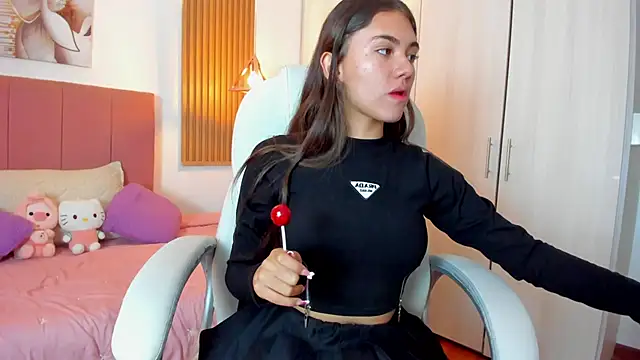 mia nevaeh online show from December 27, 2024, 1:32 am