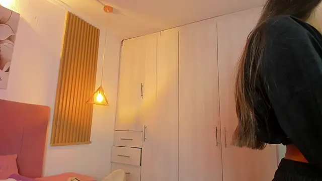 mia nevaeh online show from September 13, 2025, 9:14 pm