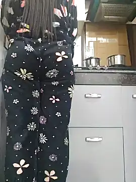 Manpreet kaur21 online show from December 28, 2024, 1:38 pm